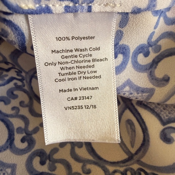 Talbots Blue & White Tile Print Blouse – Size Medium - Picture 7 of 8